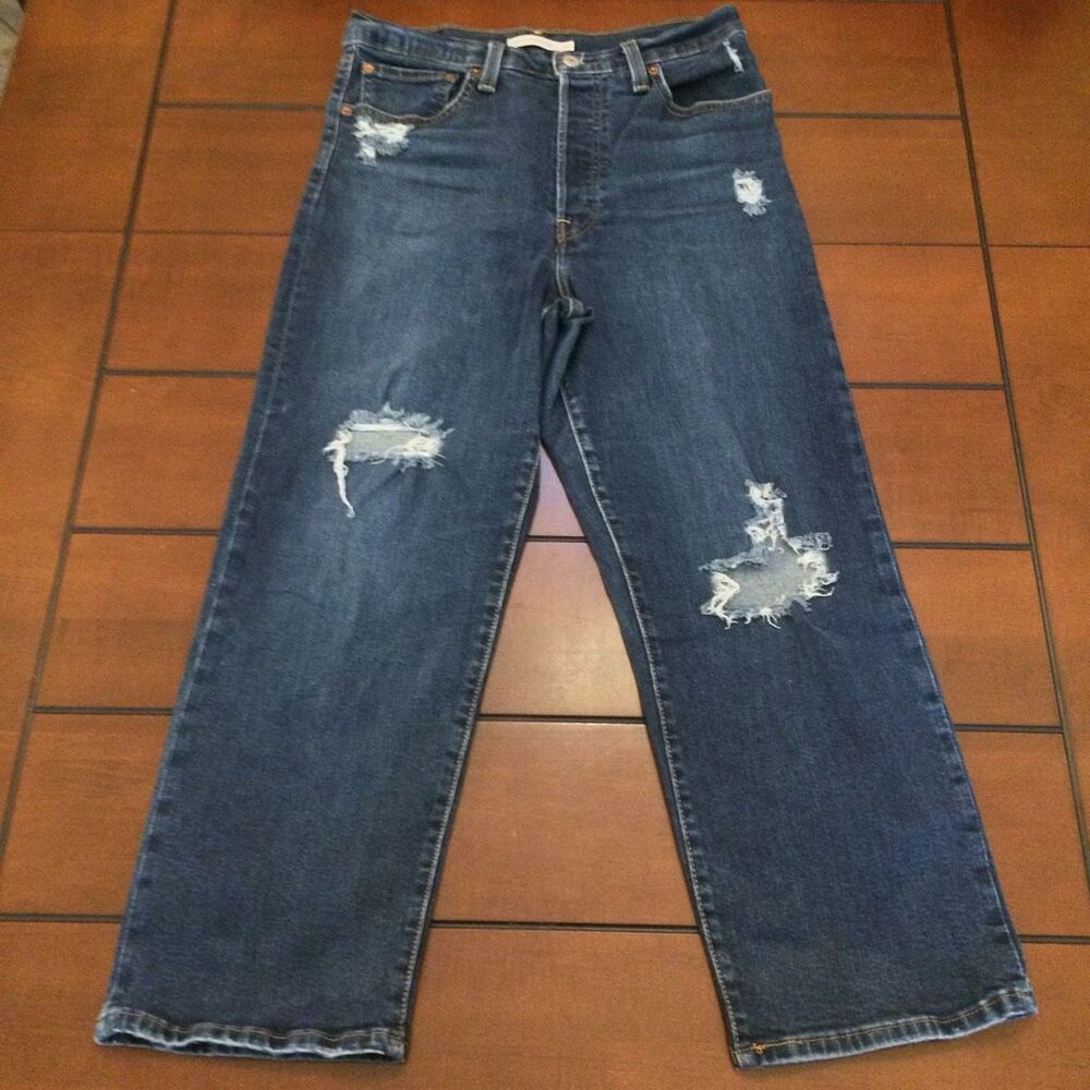 Levi’s ribcage straight ankle distressed 30